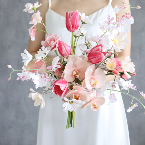 チューリップと胡蝶蘭のふわふわエアリーブーケ ウェディング 完成品