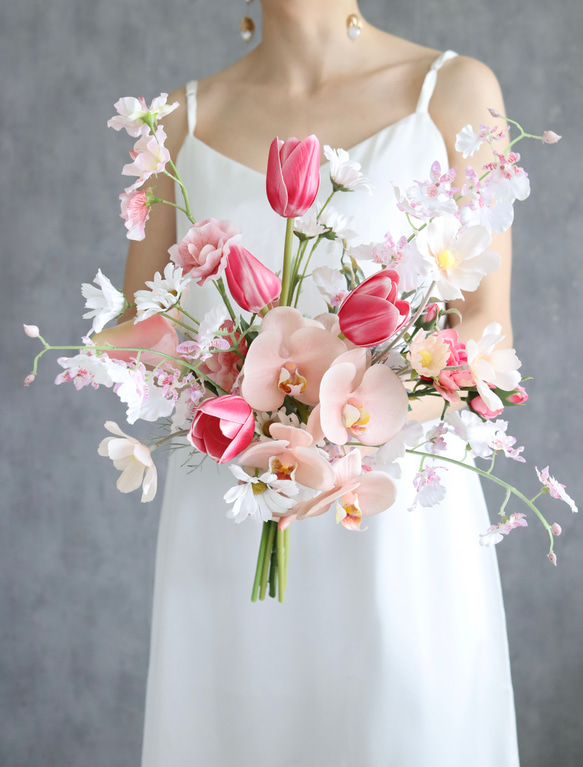 チューリップと胡蝶蘭のふわふわエアリーブーケ ウェディング 完成品