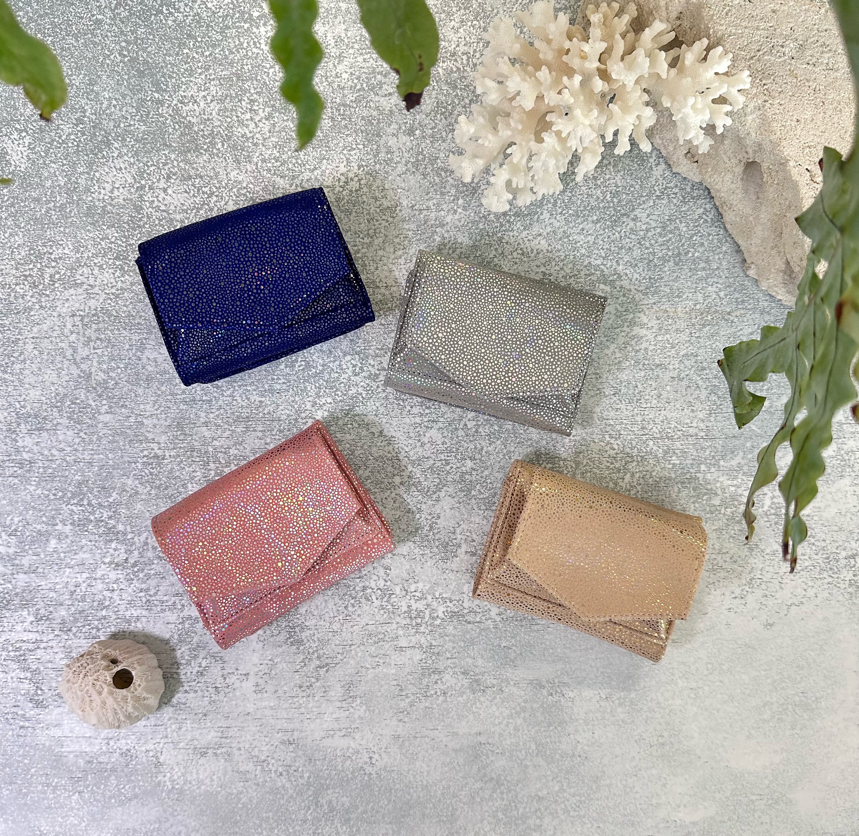 ♪♪再販♪♪手のひらサイズの三つ折り財布〈PUKA〉オーロラ 10,140円