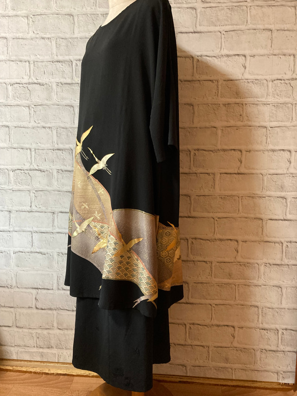 飛鶴柄　黒留袖リメイク　絹　ワンピース 2枚目の画像