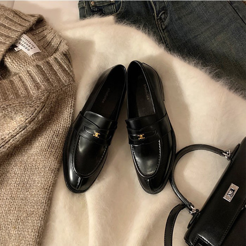 高級感のある牛革革靴~金ボタンローと楽福靴のレディース革靴