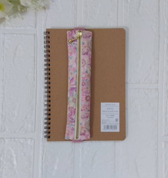 A5手帳用ペンケース　ブックバンドペンケース【flower〜pink】 1枚目の画像
