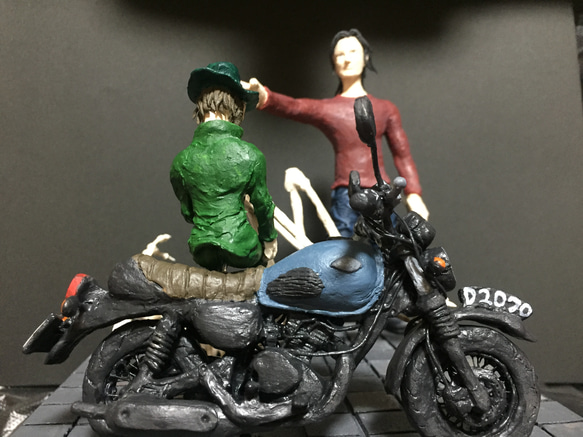 石粉粘土作品「Get Off My Bike」 5枚目の画像