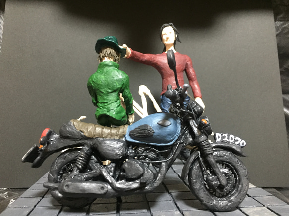 石粉粘土作品「Get Off My Bike」 7枚目の画像