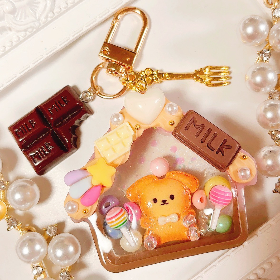 わんちゃんのお菓子のお家◇シャカシャカキーホルダー ホイップデコ