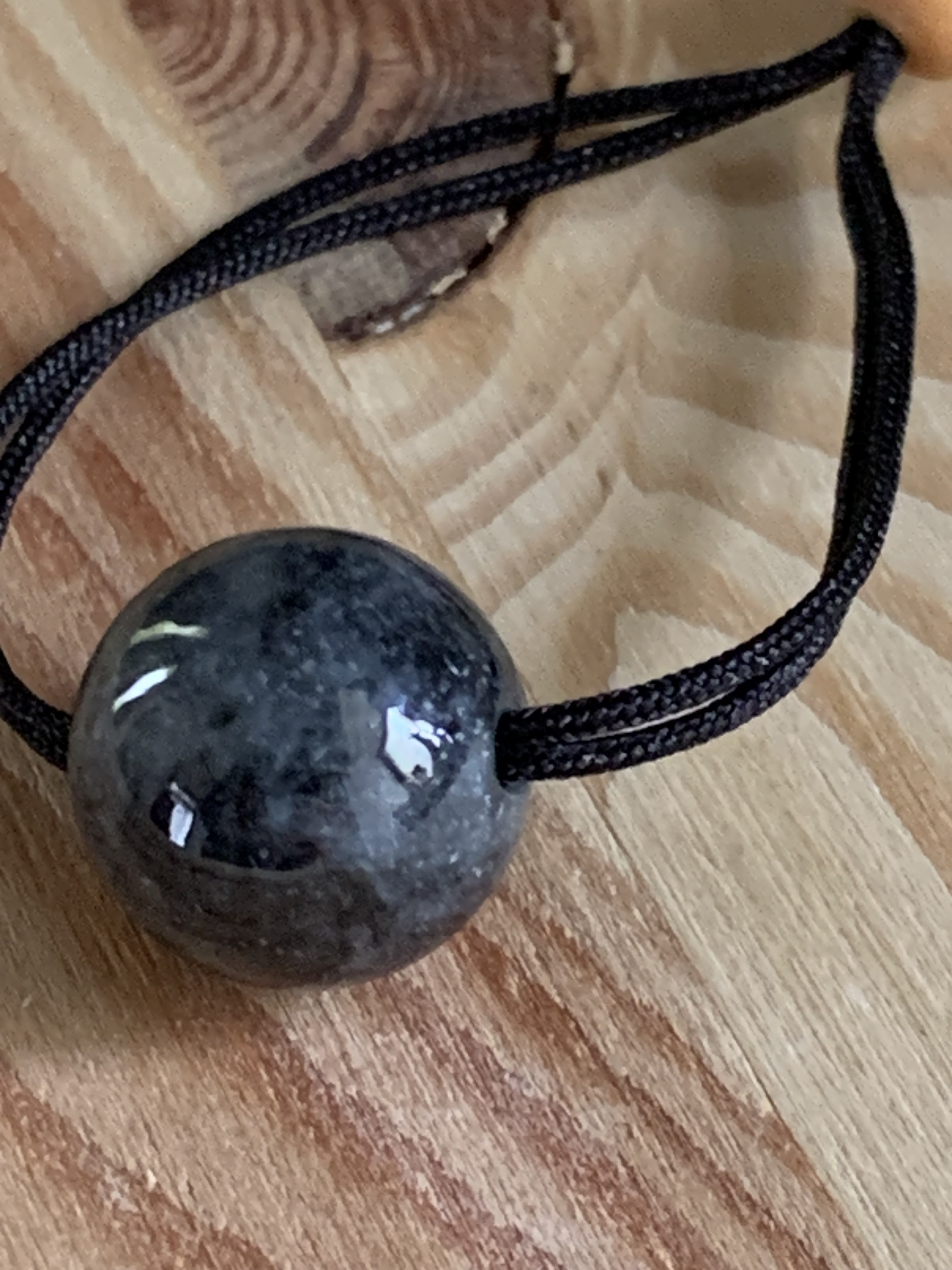 A貨ミャンマー黒翡翠 お紐仕立てセミオーダーネックレス