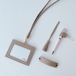 IDカードホルダー＆ネックストラップ」＋「カード窓から生まれた革小物