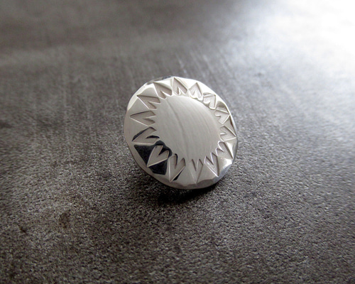 1点物手彫りコンチョ　シルバー925　ゴールド（ｋ18）インデアンジュエリー コンチョ シルバー925 シルバーコンチョ タイガーアイ 真鍮