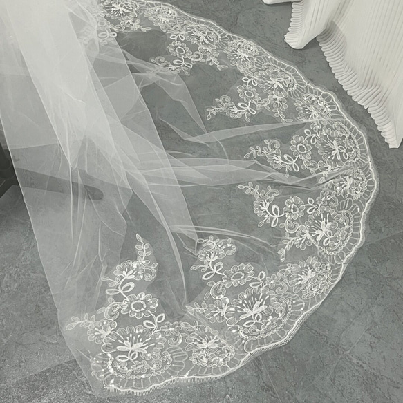 送料無料！ロングベール 流れる透け花レース 花嫁/ウェディングドレス  色直し  ホワイト 3枚目の画像