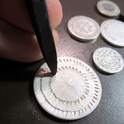シルバー 925 コンチョ  M / コンチョ 財布　ベルト 銀ボタン カスタム 手彫り メンズ　レディース 2枚目の画像