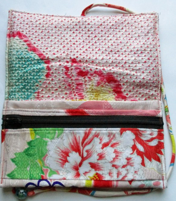７６４３　花柄の着物で作った和風財布・ポーチ　＃送料無料 5枚目の画像