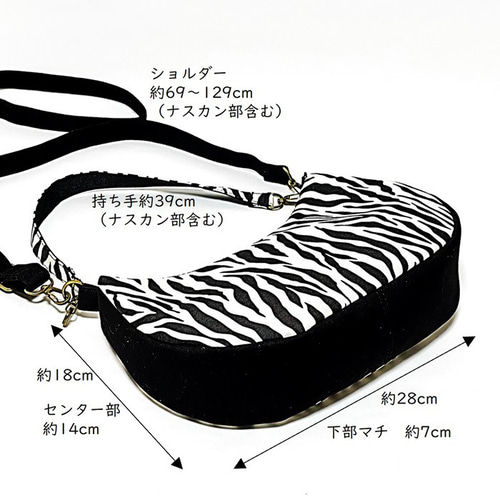 くたっと馴染む帆布のコットン刺繍ショルダーバッグ（ ブラック