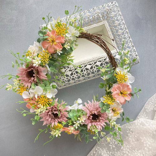 くすみピンクのガーベラとお花のリース  フラワーリース  リース  くすみピンク くすみピンクのガーベラとお花のリース フラワーリース リース 造花