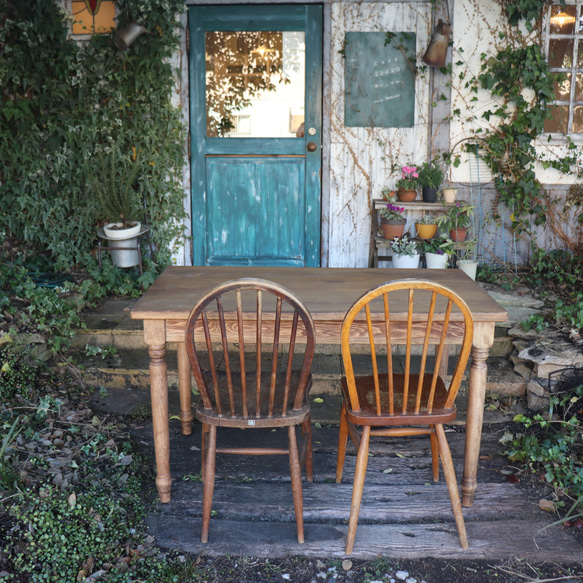 ヒノキW1600奥行700 シャビー調　レトロ　ろくろ足　カウンターテーブル ダイニングテーブル・木足　テーブル お写真はw1200サイズの見本です 撮影の際は自然光や白熱灯があたっております イス 椅子 小物類は撮影用でついていません