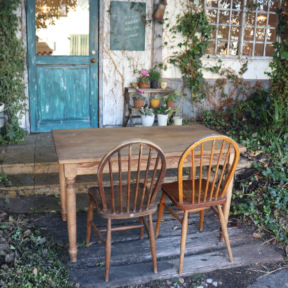 ヒノキW1600奥行700 シャビー調　レトロ　ろくろ足　カウンターテーブル ダイニングテーブル・木足　テーブル お写真はw1200サイズの見本です 撮影の際は自然光や白熱灯があたっております イス 椅子 小物類は撮影用でついていません