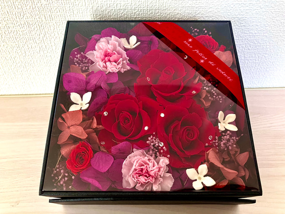 フラワーボックス（レッド） プリザーブドフラワー 𝑺𝒐𝒖𝒗𝒆𝒏𝒊𝒓