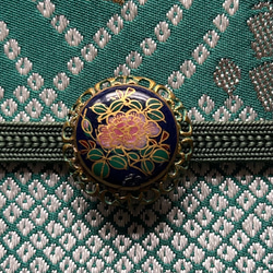 アンティーク薩摩ボタンの可憐な椿の帯留め「清雅」 9枚目の画像