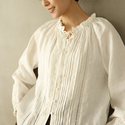 優雅亞麻襯衫，頸部有褶邊、細褶和蕾絲，白色 240310-1 第3張的照片