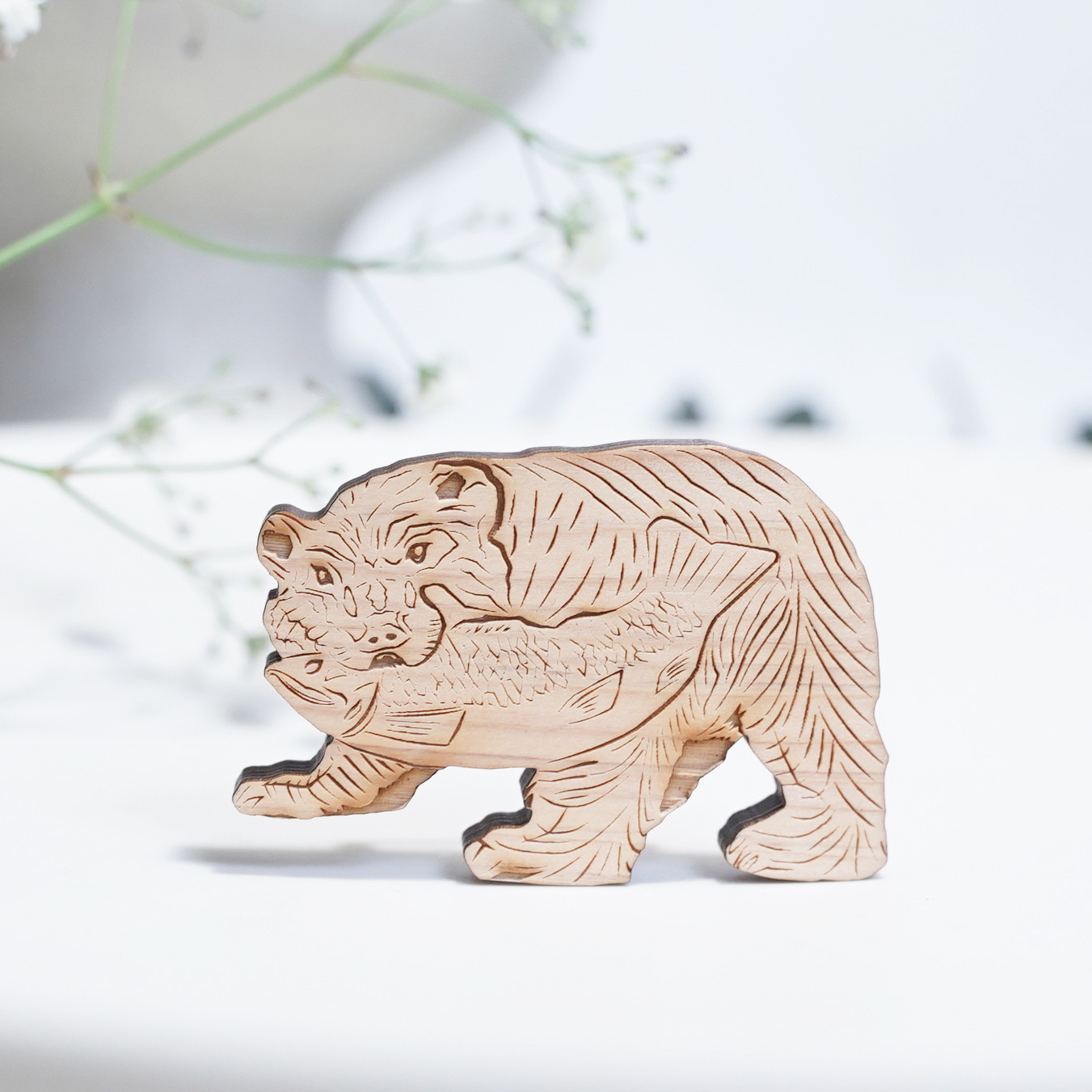 KIYATA 木製クマの彫刻 ブローチ KIYATA 木製クマの彫刻 ブローチ - メルカリ
