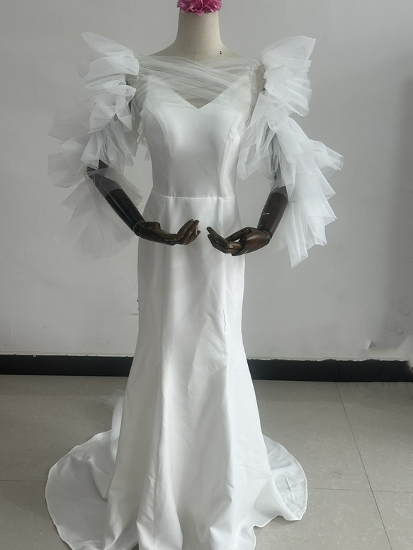 免運費！看起來非常時尚的白色婚紗越來越受歡迎！吊帶背心披肩珍珠婚禮新娘 第5張的照片