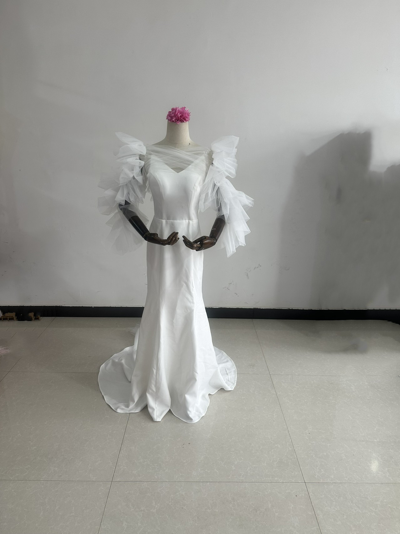 送料無料！ 抜群のおしゃれ見えウェディングドレス ホワイト 人気上昇！キャミソール ショール パール 結婚式 花嫁