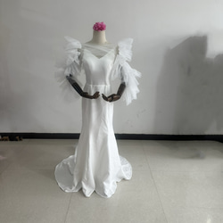 免運費！看起來非常時尚的白色婚紗越來越受歡迎！吊帶背心披肩珍珠婚禮新娘 第1張的照片