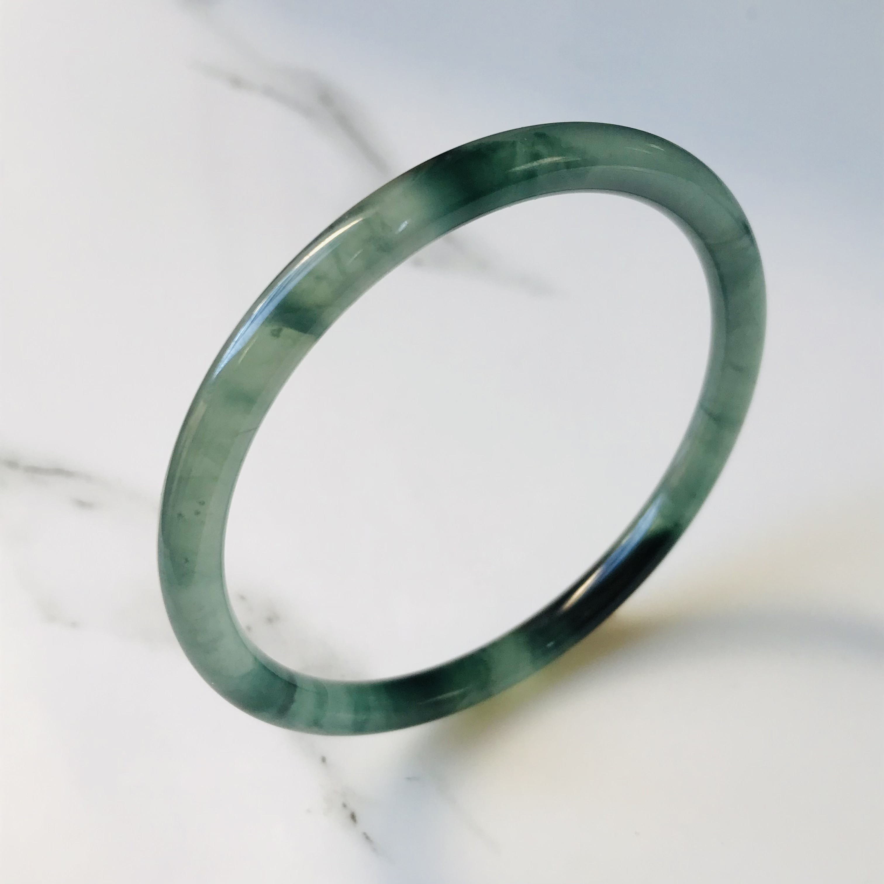 【B1510-064】ジェイド　翡翠　ヒスイ　バングル　グアテマラ産　アイスブルーグリーン　ダークグリーン　59.1mm