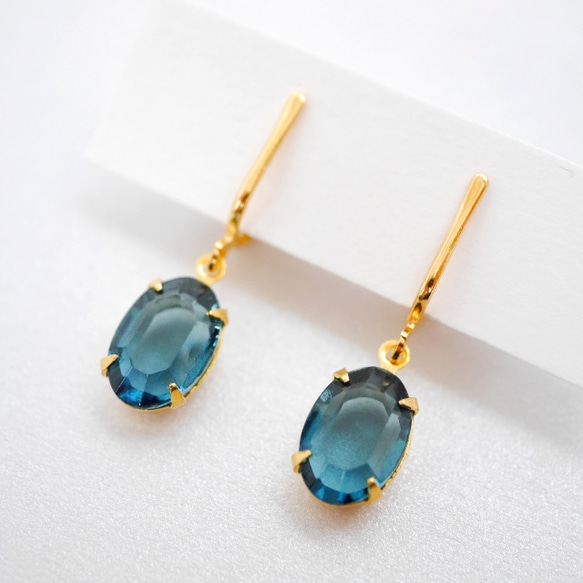 ヴィンテージビジューのイヤリング　Montana 12-8 1枚目の画像