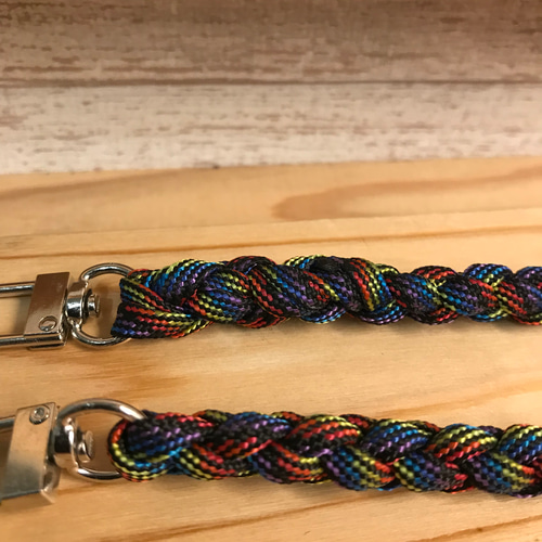 170・約43㎝弱・黒色カラフルでパラコードウォレットチェーン