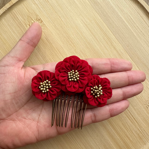 椿つまみ細工髪飾り コーム MAMO 通販 17384617｜Creema(クリーマ)
