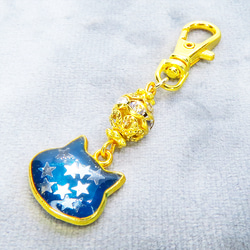 ブルーキャットスターキーホルダー ゴールドカラー 青い猫フェイスに星を散りばめたキーホルダー メタルビーズ 2枚目の画像