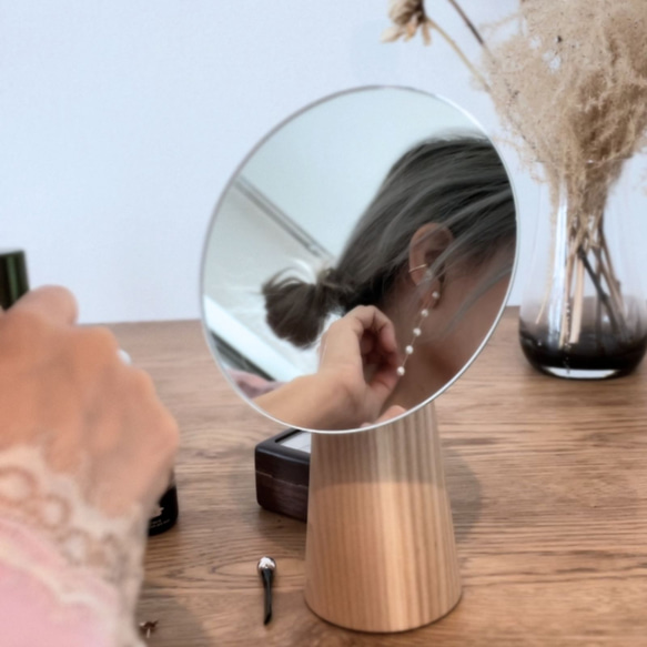 化粧ミラー 化粧鏡 ウッド オシャレ 木製 無垢の木 台座 角度調整可能 インテリア鏡 9枚目の画像