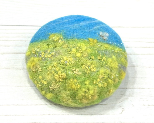 羊毛フェルトブローチ★ハンドメイド★刺繍★ビーズ★ 広大に広がる菜の花 羊毛フェルトブローチ☆ハンドメイド☆刺繍☆ビーズ☆ 広大に
