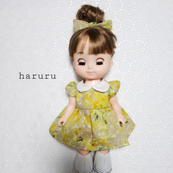 ソランちゃんの服　ミモザ柄襟付きワンピースとヘアゴム　レミンちゃんの服　26㎝人形の服 1枚目の画像