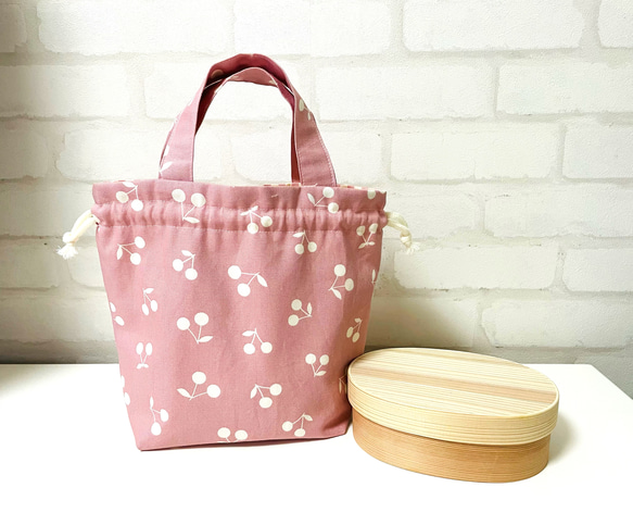 巾着のお弁当袋 さくらんぼ ピンク お弁当 ランチ 巾着 お弁当袋 巾着のお弁当袋 さくらんぼ ピンク お弁当 ランチ 巾着 お弁当袋