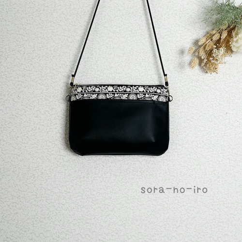 ロラライハリス♡ブラックWデニム♡刺繍のサコッシュ♡ポシェット♡ 発売からすぐに完売してくれたこちらのサコッシュも再入荷です