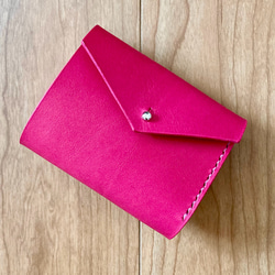 レザーのコンパクトな二つ折り財布 color-マゼンタピンク 二つ折り財布