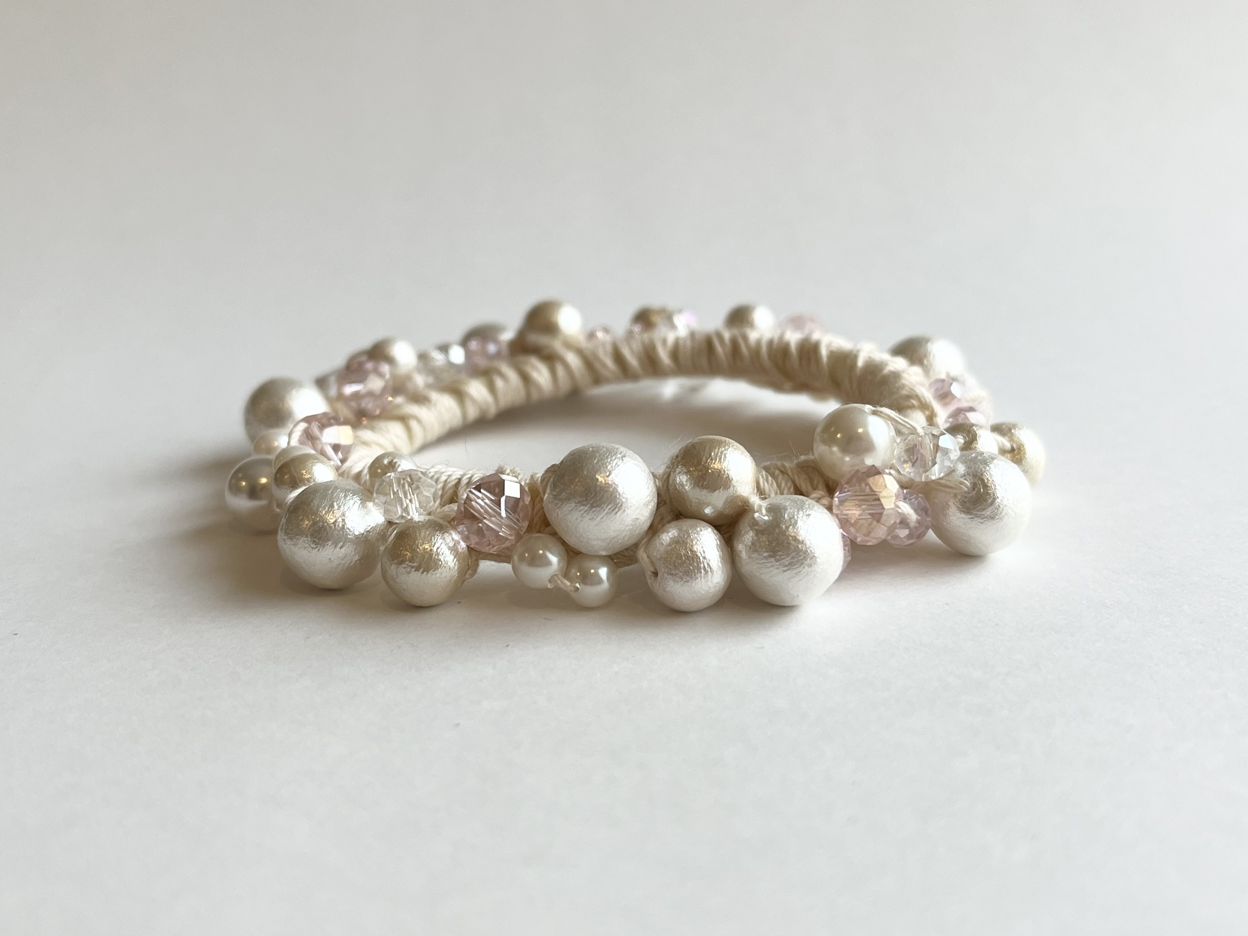 シュシュ  ビーズ ホワイトシルバー ヘアゴム