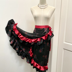 フラメンコ衣装巻きスカート　黒バラ織柄×赤サテン 4枚目の画像