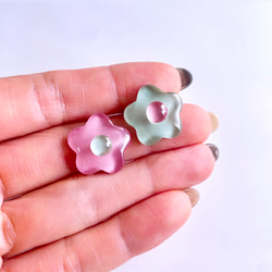 glass flower retro sakuramochi Earrings 3枚目の画像