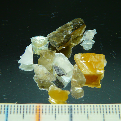 40229-1 北海道産出 ☆蛍光☆ (@_@) 磨き オパール原石 天然石 GEO