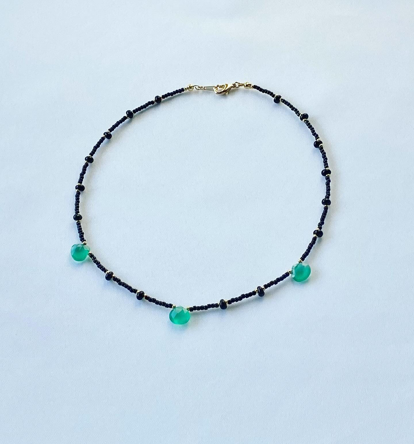 グリーンオニキスとブラックビーズのショートネックレス【2サイズ選択可】