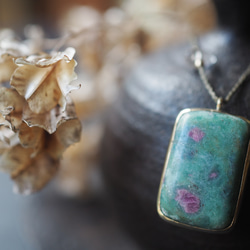 ruby in fuchsite brass necklace (kahen) 5枚目の画像