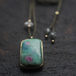 ruby in fuchsite brass necklace (kahen) 7枚目の画像