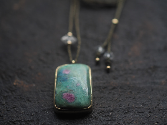 ruby in fuchsite brass necklace (kahen) 7枚目の画像