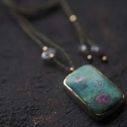 ruby in fuchsite brass necklace (kahen) 8枚目の画像