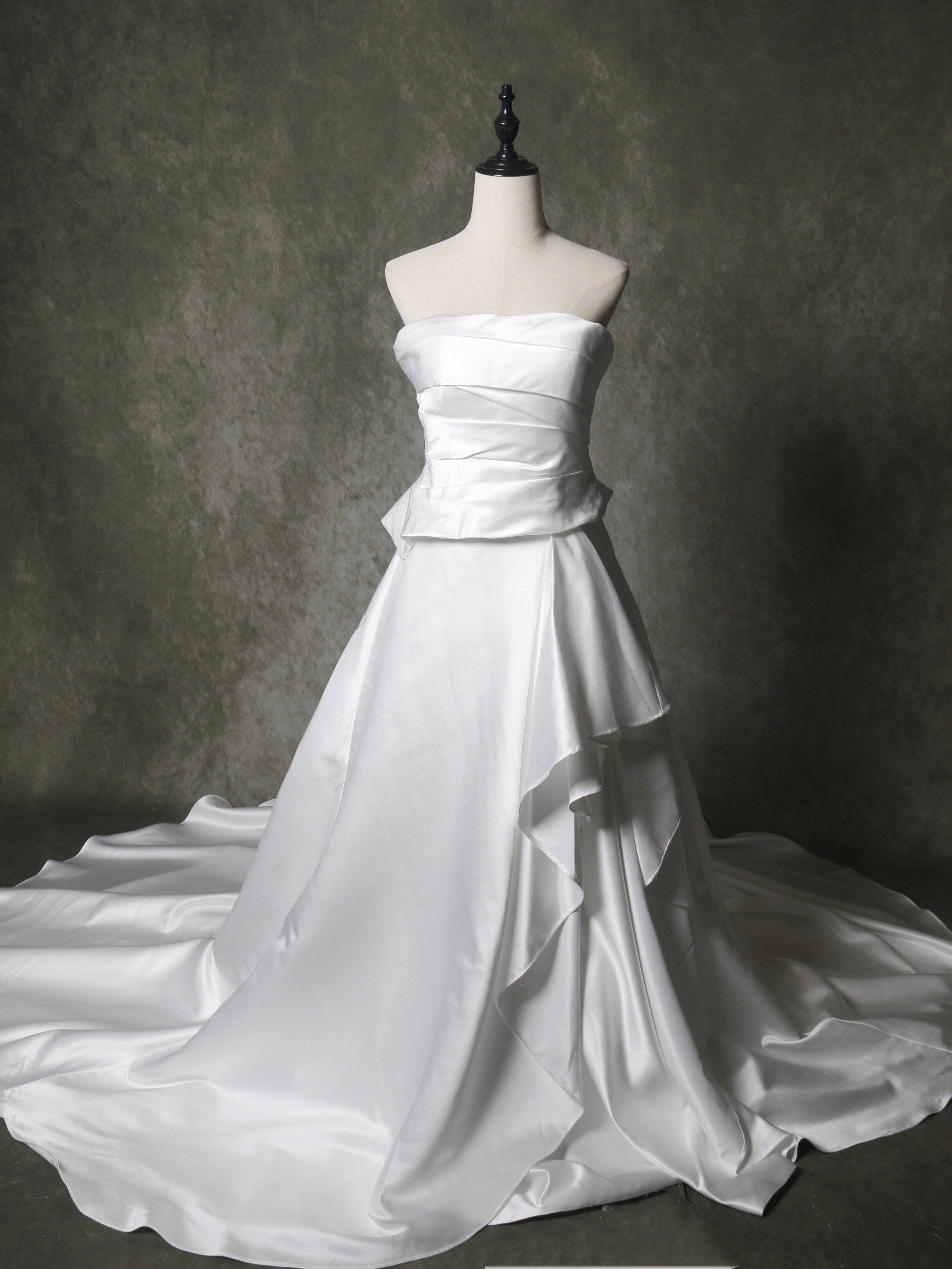 送料無料！ウエディングドレス  ベアトップ  ラッフルフリル  編み上げ   デザイン感  披露宴/結婚式