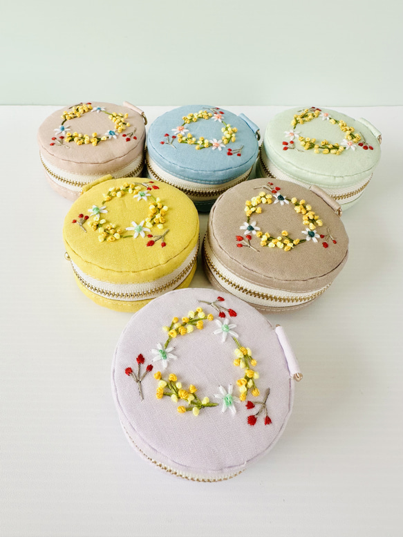 167⌘  macaron♪（ミモザ刺繍・くすみピンク）マカロンポーチ ミニポーチ イヤホンケース 6枚目の画像