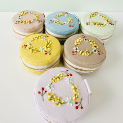 171⌘  macaron♪（ミモザ刺繍・カフェモカ）マカロンポーチ ミニポーチ イヤホンケース 6枚目の画像