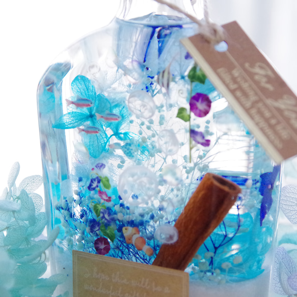 【新作！作りたて 再販】blue drop　泡沫の花と青の夢　海の見た夢を描いたブルーボトル。重なり合う青のゆらめき。 5枚目の画像